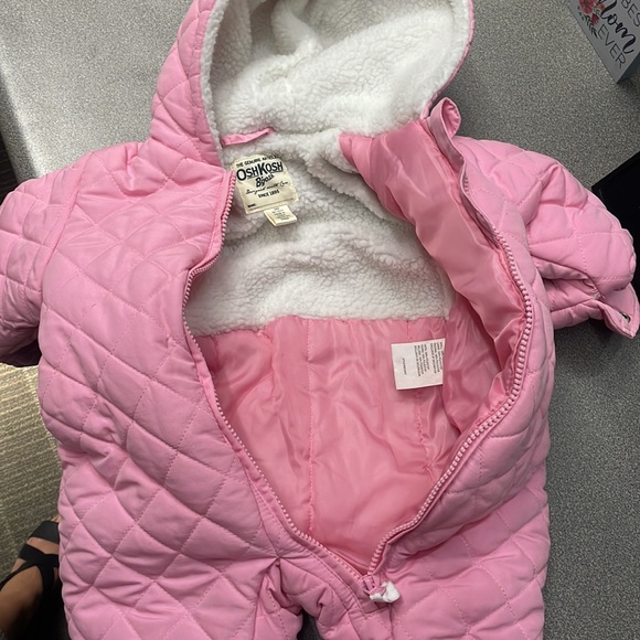 Oshkosh 3/6 month snowsuit - Picture 7 of 7